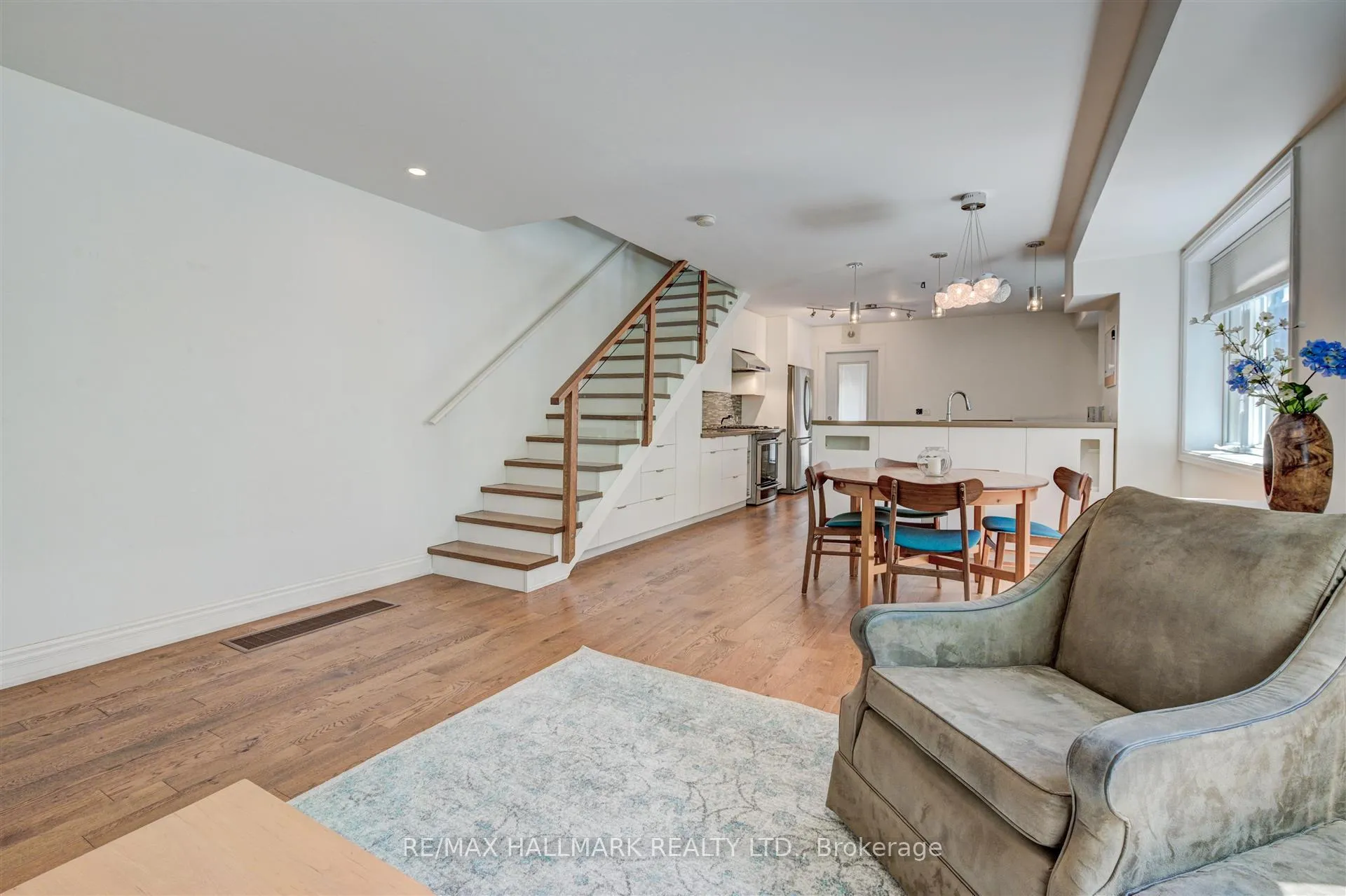 Photo 8 of 301 Silver Birch Avenue, Toronto, The Beaches — HOMEH