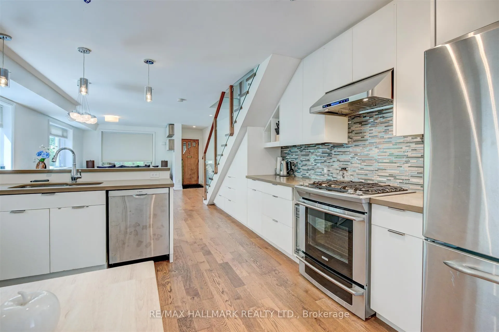 Photo 14 of 301 Silver Birch Avenue, Toronto, The Beaches — HOMEH