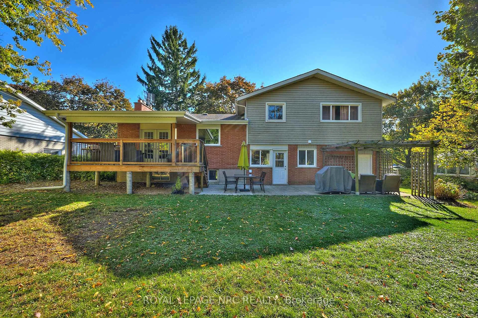 Photo 3 of 13 Damude Drive, Pelham, Fonthill — HOMEH