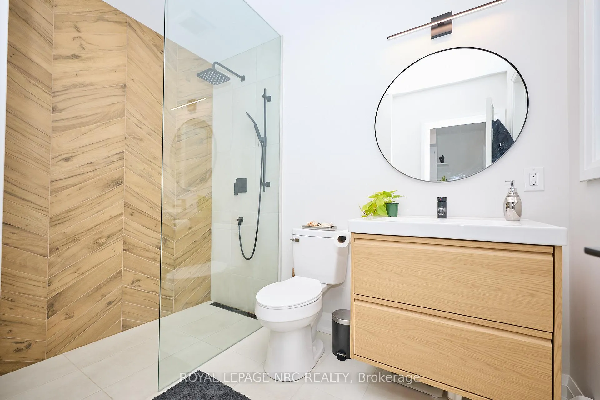 Photo 21 of 13 Damude Drive, Pelham, Fonthill — HOMEH