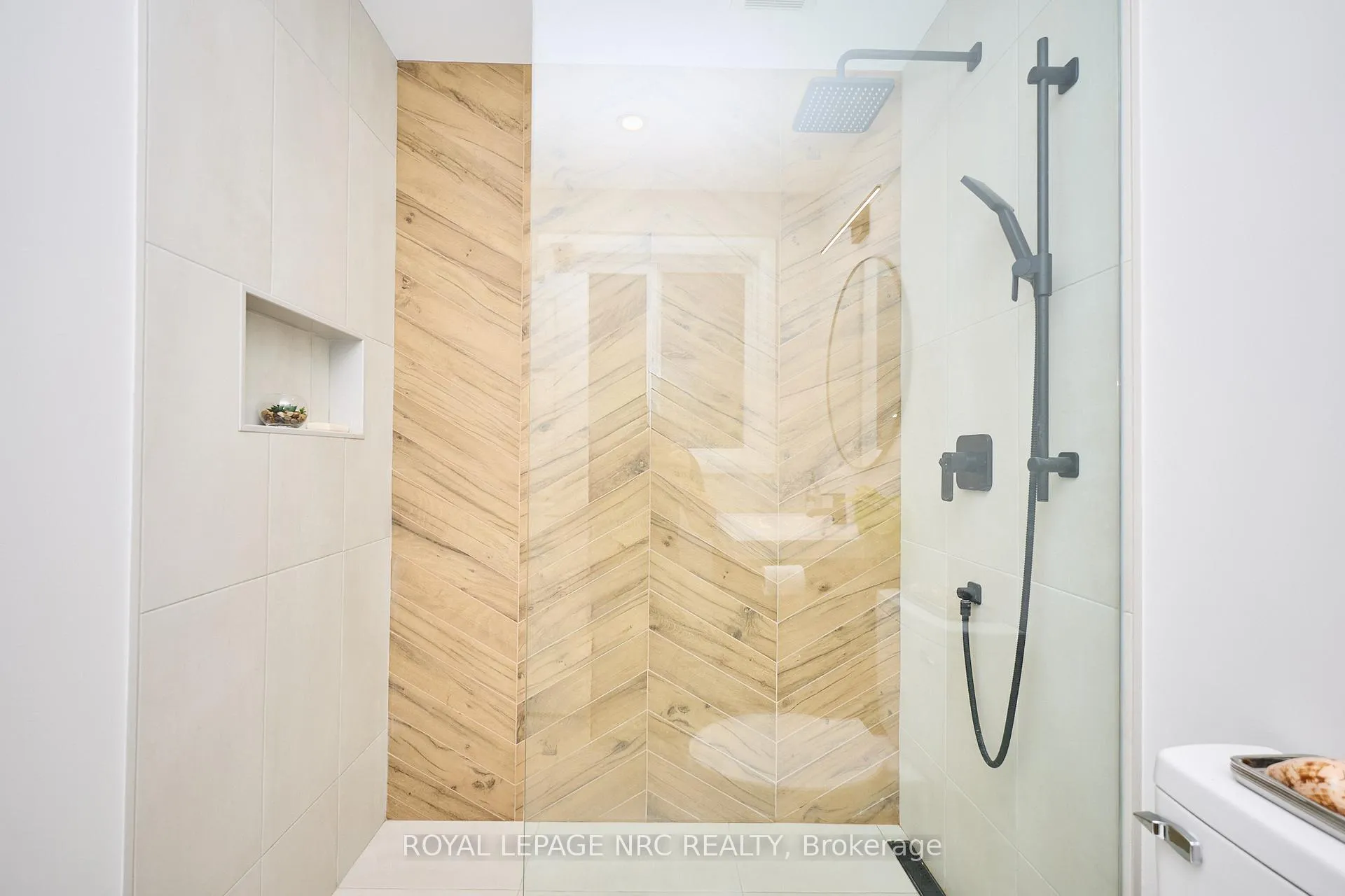Photo 22 of 13 Damude Drive, Pelham, Fonthill — HOMEH