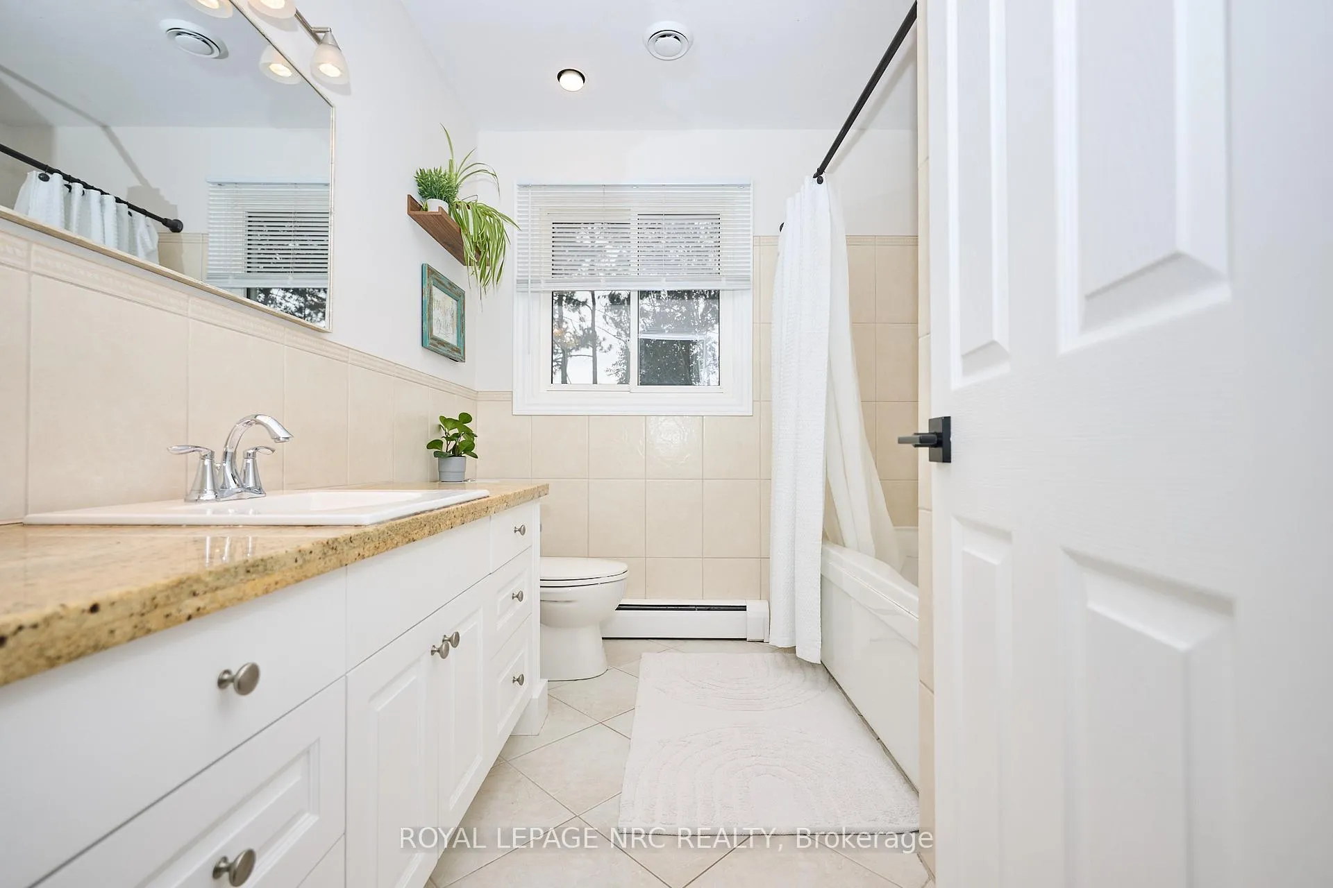 Photo 33 of 13 Damude Drive, Pelham, Fonthill — HOMEH