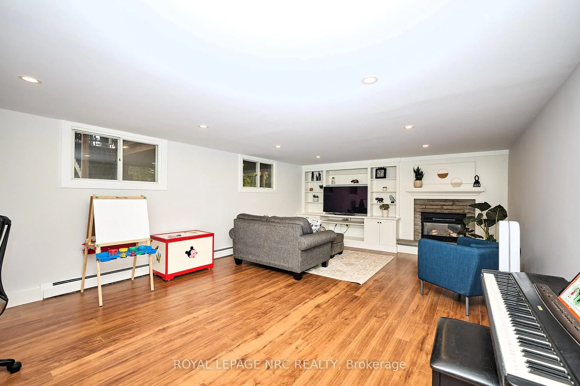 Photo 43 of 13 Damude Drive, Pelham, Fonthill — HOMEH