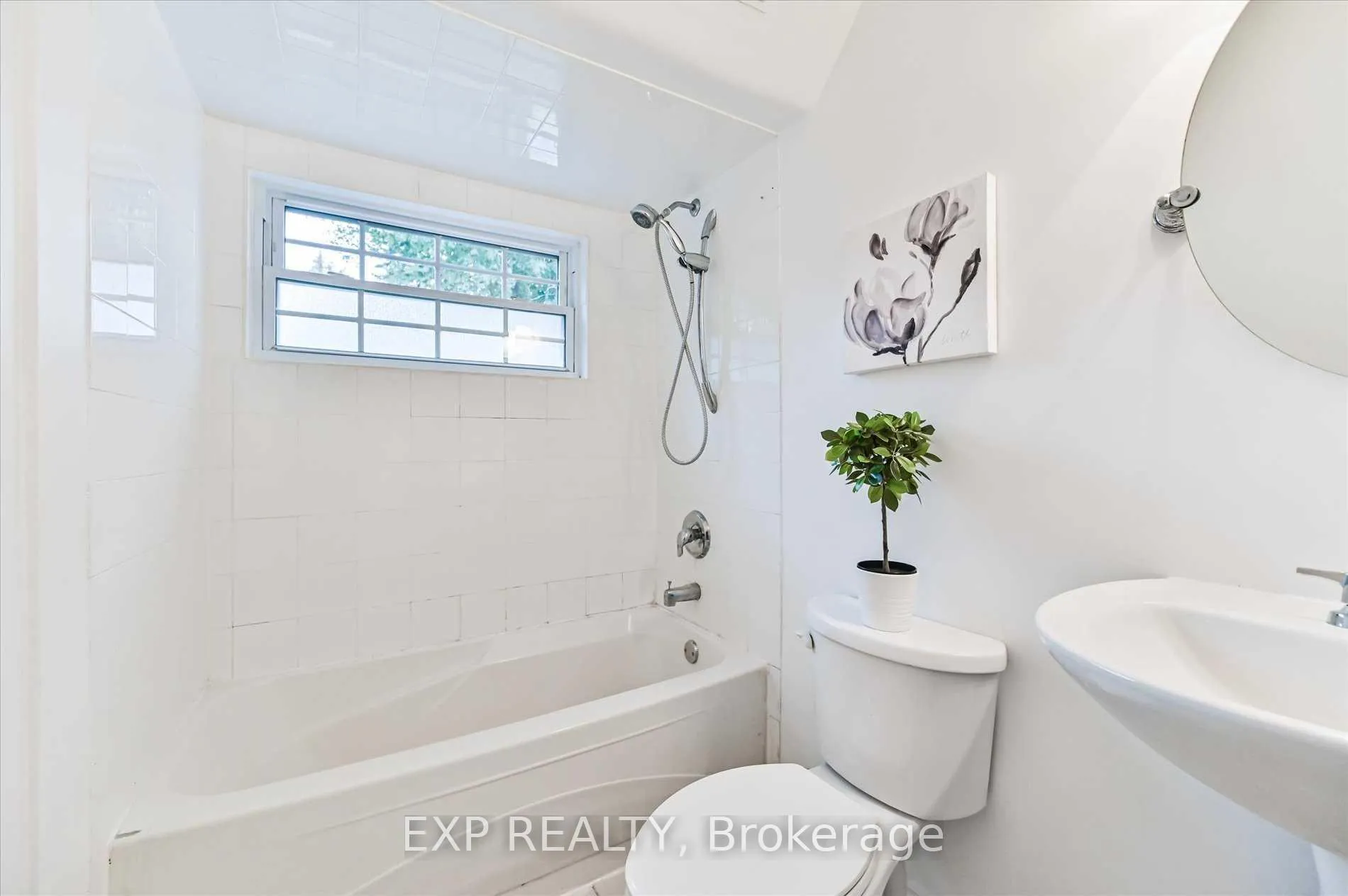 Photo 16 of 40 Plaxton(Upper Level) Drive, Toronto, O'Connor-Parkview — HOMEH