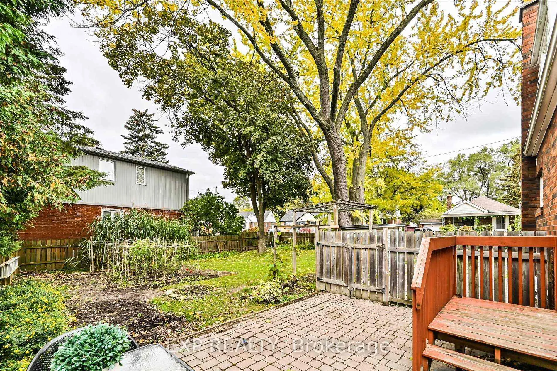 Photo 21 of 40 Plaxton(Upper Level) Drive, Toronto, O'Connor-Parkview — HOMEH