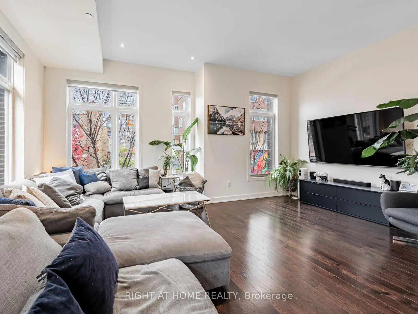 Photo 9 of 53 Sutton Avenue, Toronto, Regent Park — HOMEH