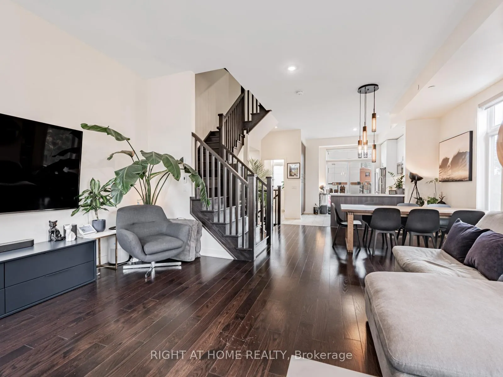 Photo 11 of 53 Sutton Avenue, Toronto, Regent Park — HOMEH