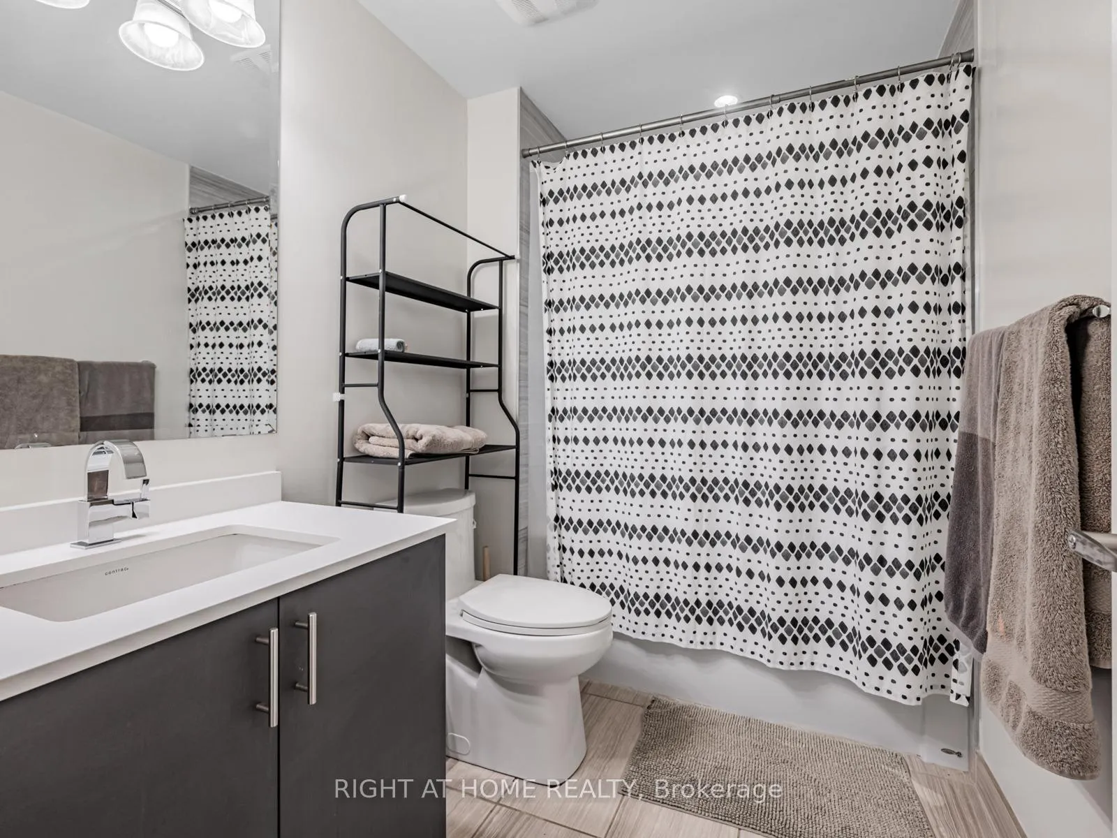 Photo 25 of 53 Sutton Avenue, Toronto, Regent Park — HOMEH