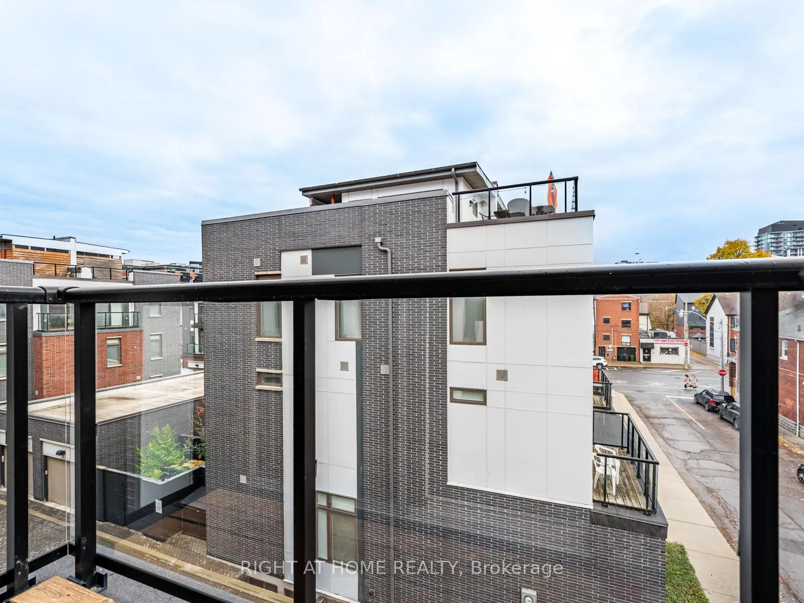 Photo 27 of 53 Sutton Avenue, Toronto, Regent Park — HOMEH