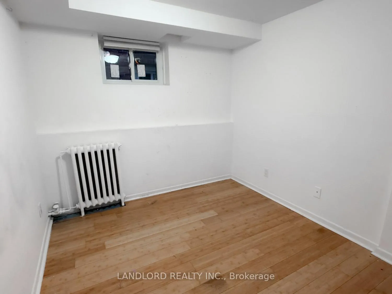 Photo 10 of Unit 5, 2469 Queen Street E, Toronto, The Beaches — HOMEH
