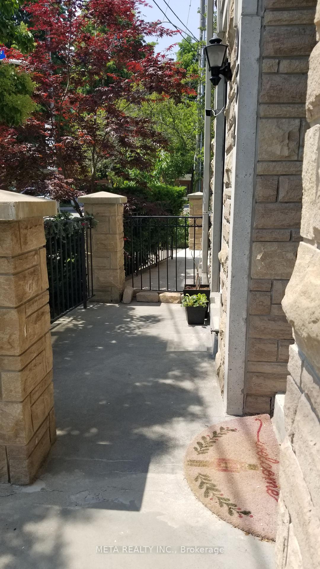 Photo 4 of 952 Millwood Road, Toronto, Leaside — HOMEH