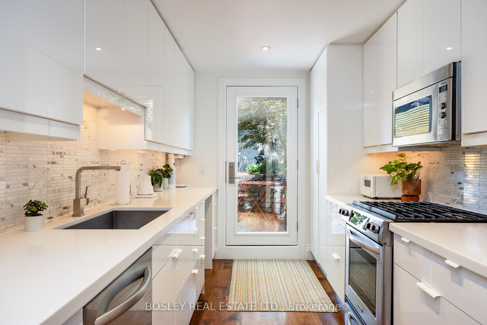 Photo 11 of 122 Spruce Street, Toronto, Cabbagetown-South St. James Town — HOMEH