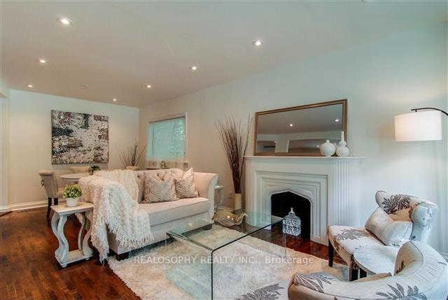 Photo 2 of Unit Upper, 827 Kingston Road, Toronto, The Beaches — HOMEH