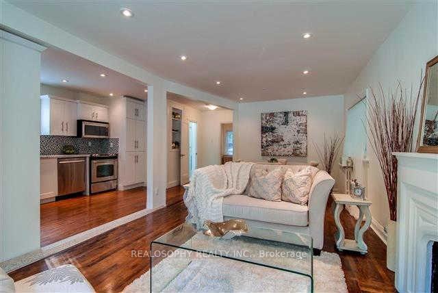 Photo 3 of Unit Upper, 827 Kingston Road, Toronto, The Beaches — HOMEH