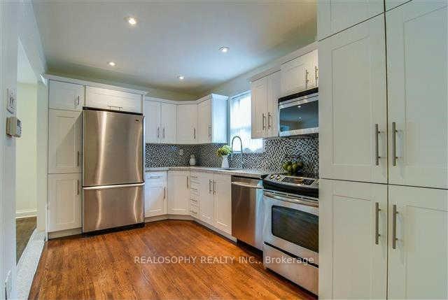 Photo 6 of Unit Upper, 827 Kingston Road, Toronto, The Beaches — HOMEH