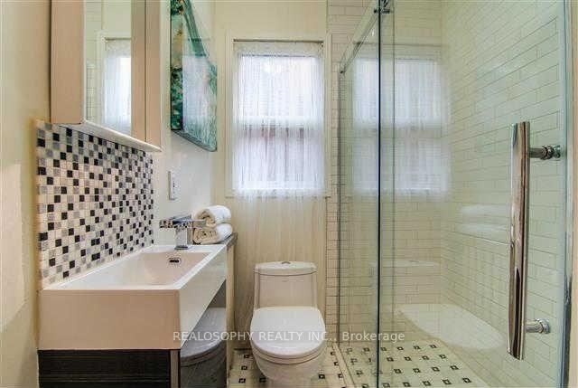 Photo 9 of Unit Upper, 827 Kingston Road, Toronto, The Beaches — HOMEH