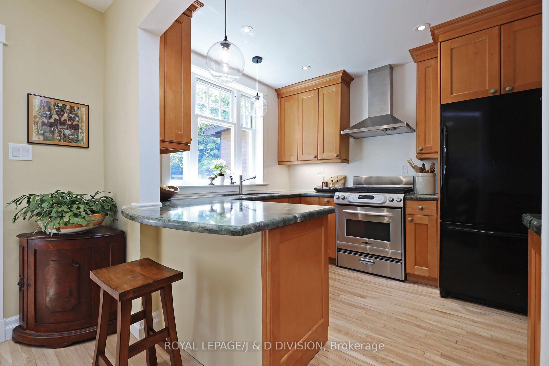 Photo 9 of 39 Tilson Road, Toronto, Mount Pleasant East — HOMEH