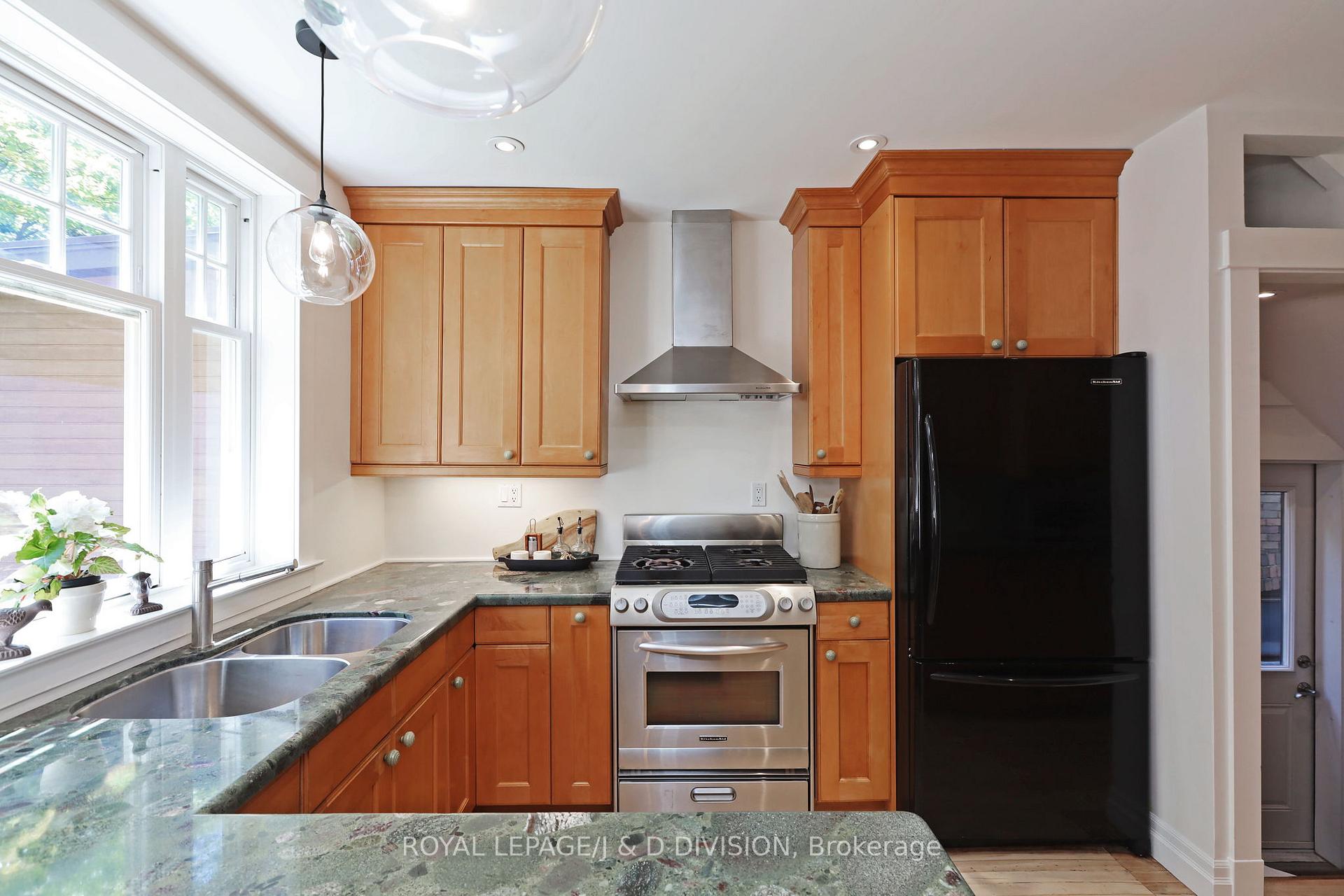 Photo 10 of 39 Tilson Road, Toronto, Mount Pleasant East — HOMEH