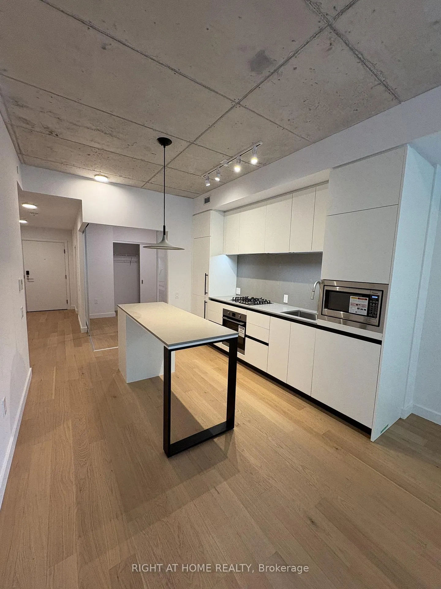Photo 3 of Unit 210, 1720 Bayview Avenue, Toronto, Mount Pleasant East — HOMEH