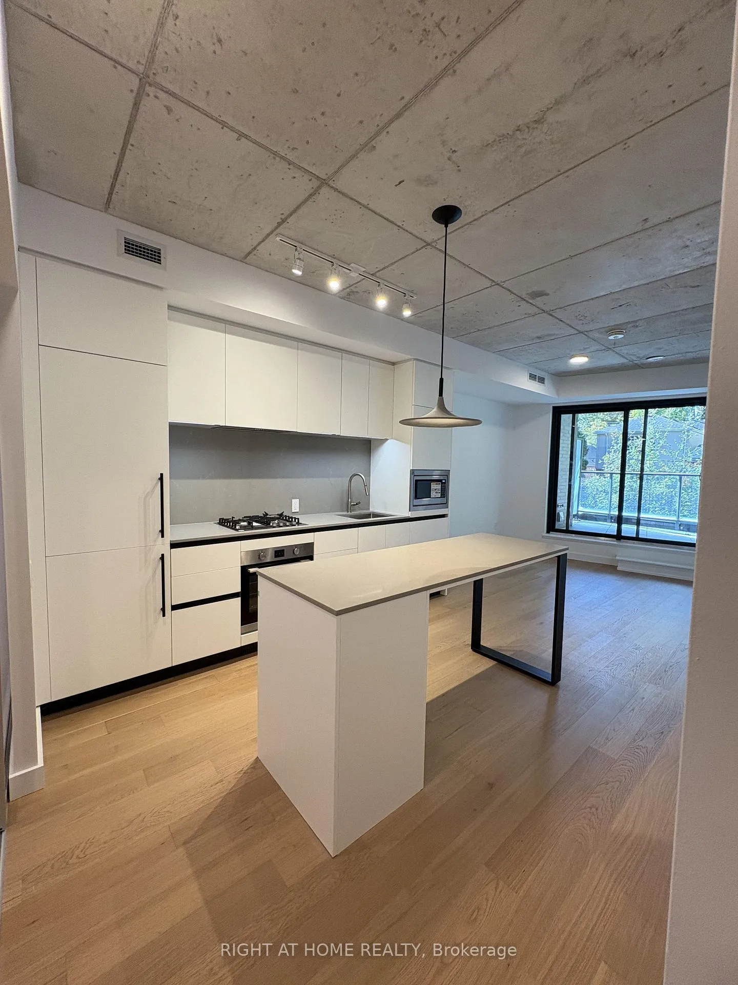 Photo 4 of Unit 210, 1720 Bayview Avenue, Toronto, Mount Pleasant East — HOMEH