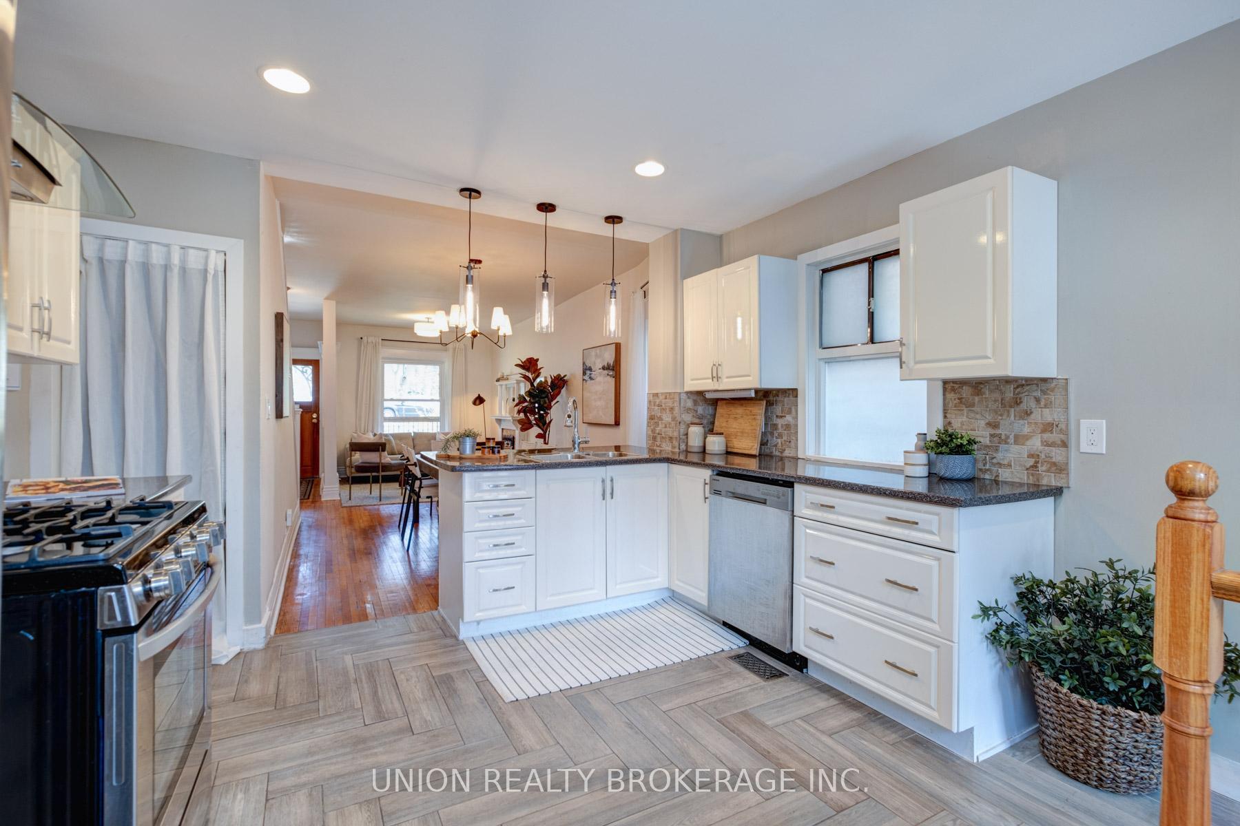 Photo 6 of 146 Beech Avenue, Toronto, The Beaches — HOMEH