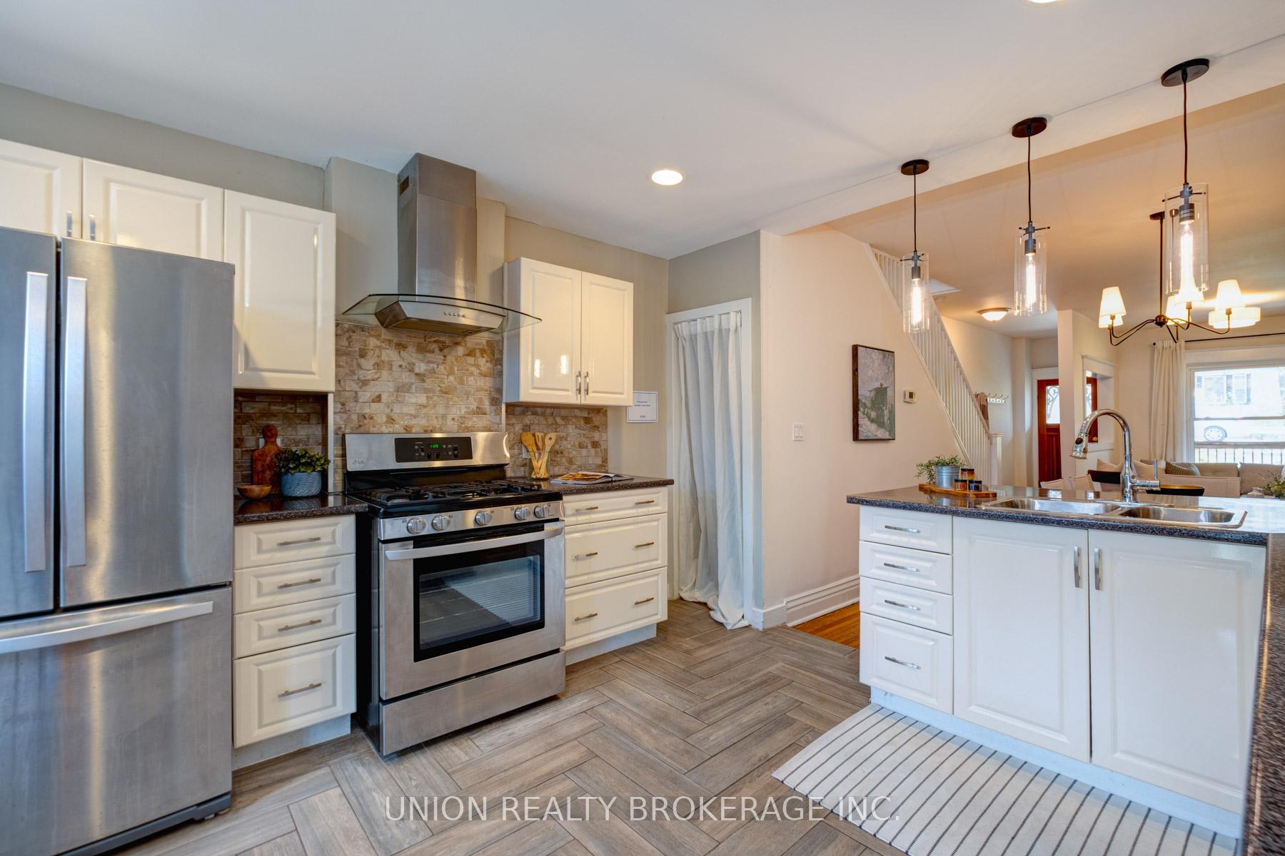 Photo 7 of 146 Beech Avenue, Toronto, The Beaches — HOMEH