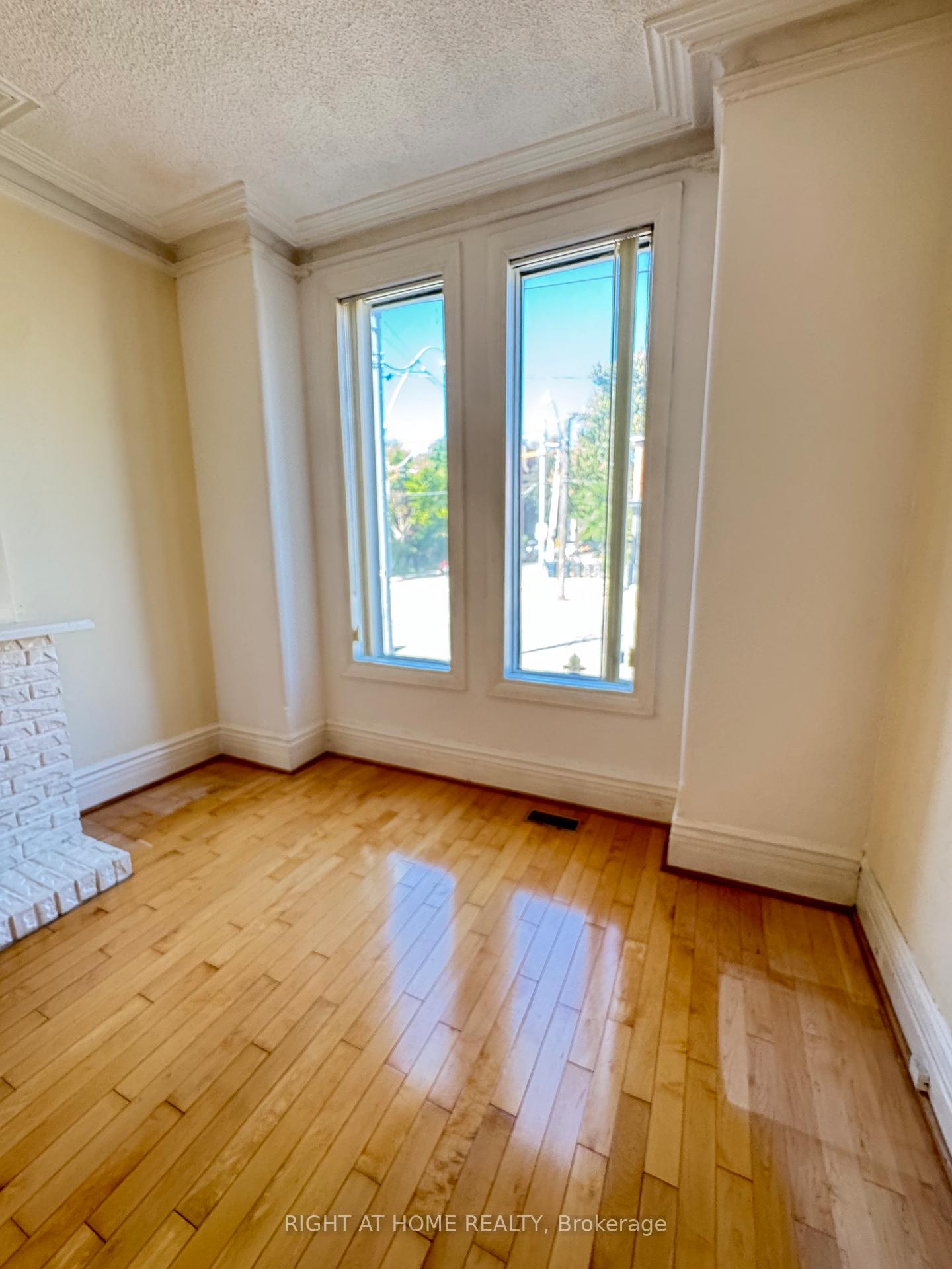 Photo 4 of 755 Gerrard Street E, Toronto, South Riverdale — HOMEH