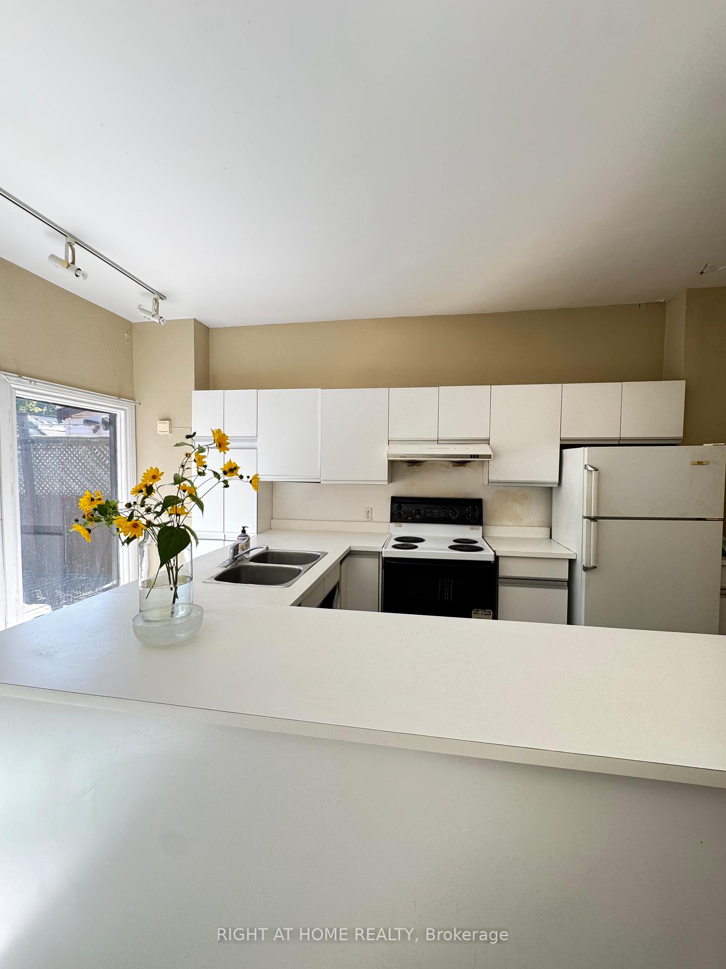 Photo 8 of 755 Gerrard Street E, Toronto, South Riverdale — HOMEH