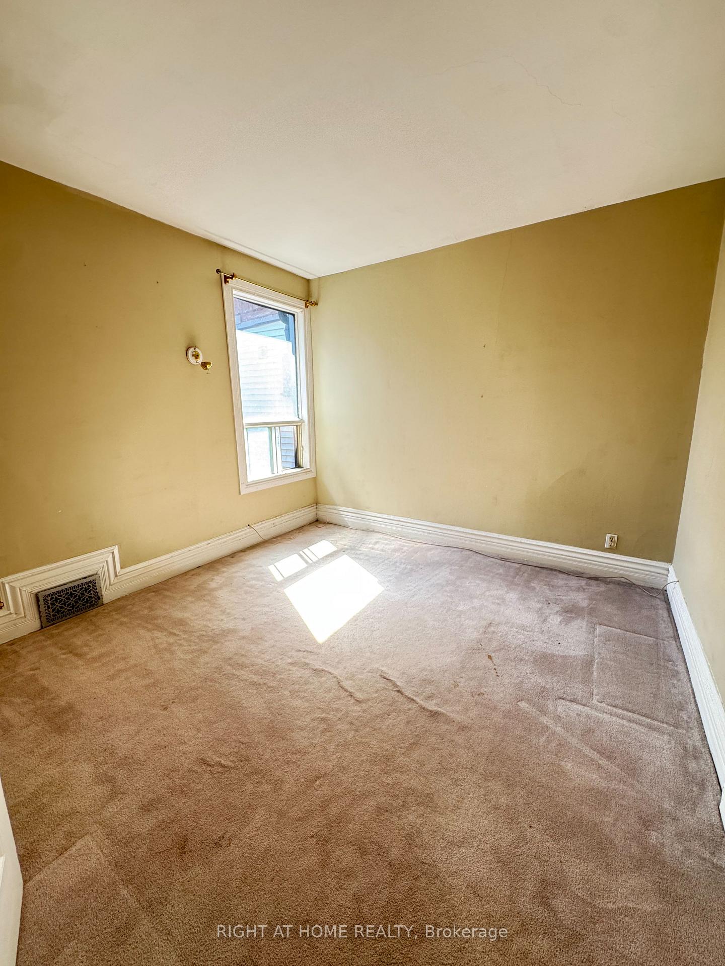 Photo 13 of 755 Gerrard Street E, Toronto, South Riverdale — HOMEH