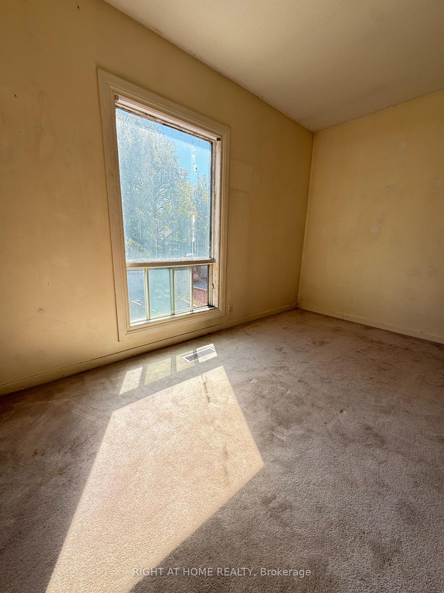 Photo 14 of 755 Gerrard Street E, Toronto, South Riverdale — HOMEH