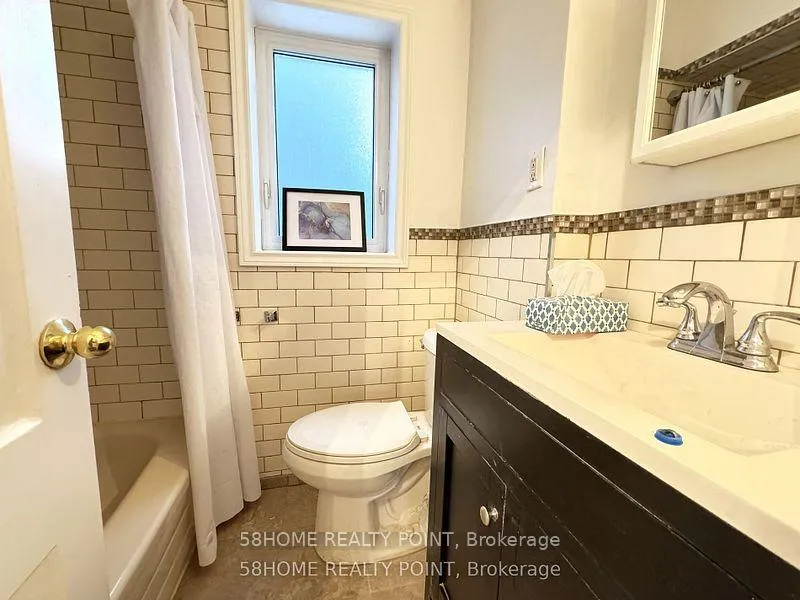 Photo 10 of Unit 1, 374 O'connor Drive, Toronto, East York — HOMEH
