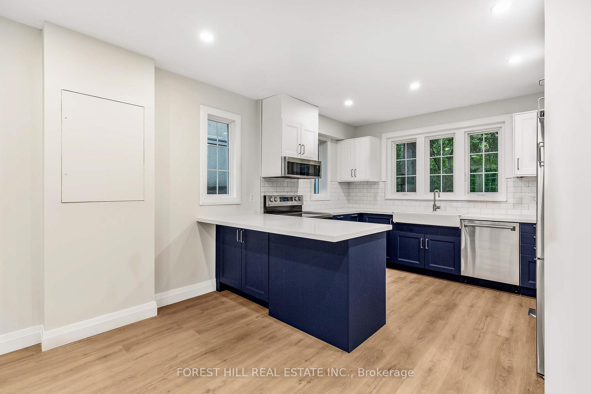 Photo 10 of Unit Upper, 116 Manor Road E, Toronto, Mount Pleasant West — HOMEH