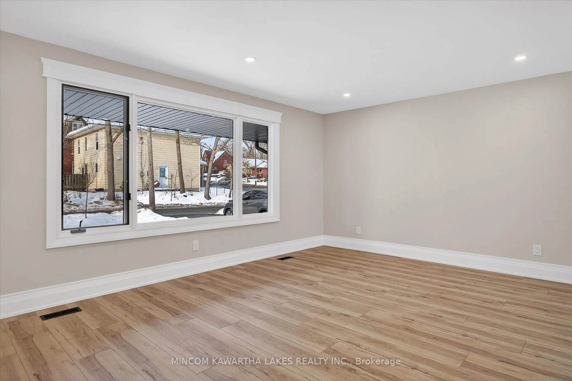 Photo 5 of 1320 Albertus Avenue, Peterborough, Town Ward 3 — HOMEH