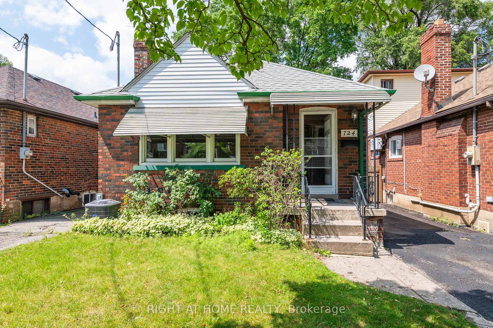 Photo 1 of 724 Eglinton Avenue E, Toronto, Leaside — HOMEH