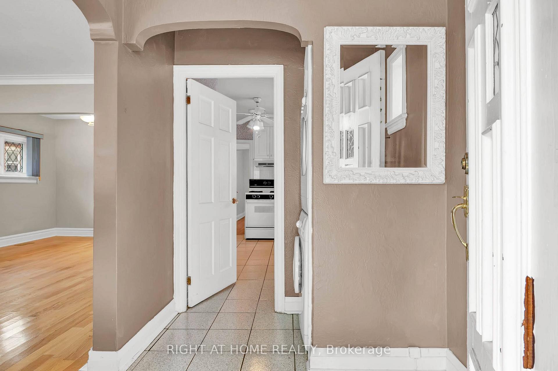 Photo 3 of 724 Eglinton Avenue E, Toronto, Leaside — HOMEH