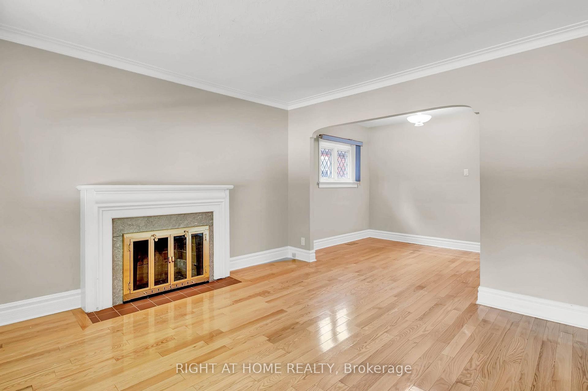 Photo 4 of 724 Eglinton Avenue E, Toronto, Leaside — HOMEH