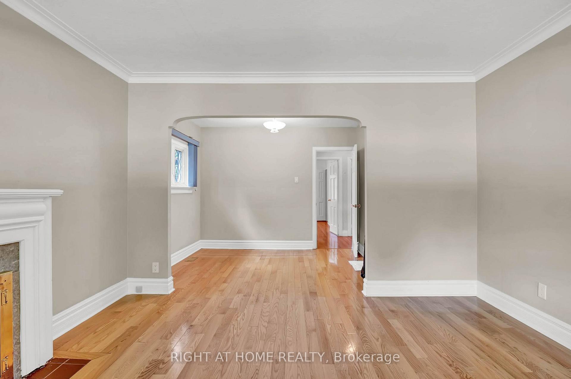 Photo 5 of 724 Eglinton Avenue E, Toronto, Leaside — HOMEH