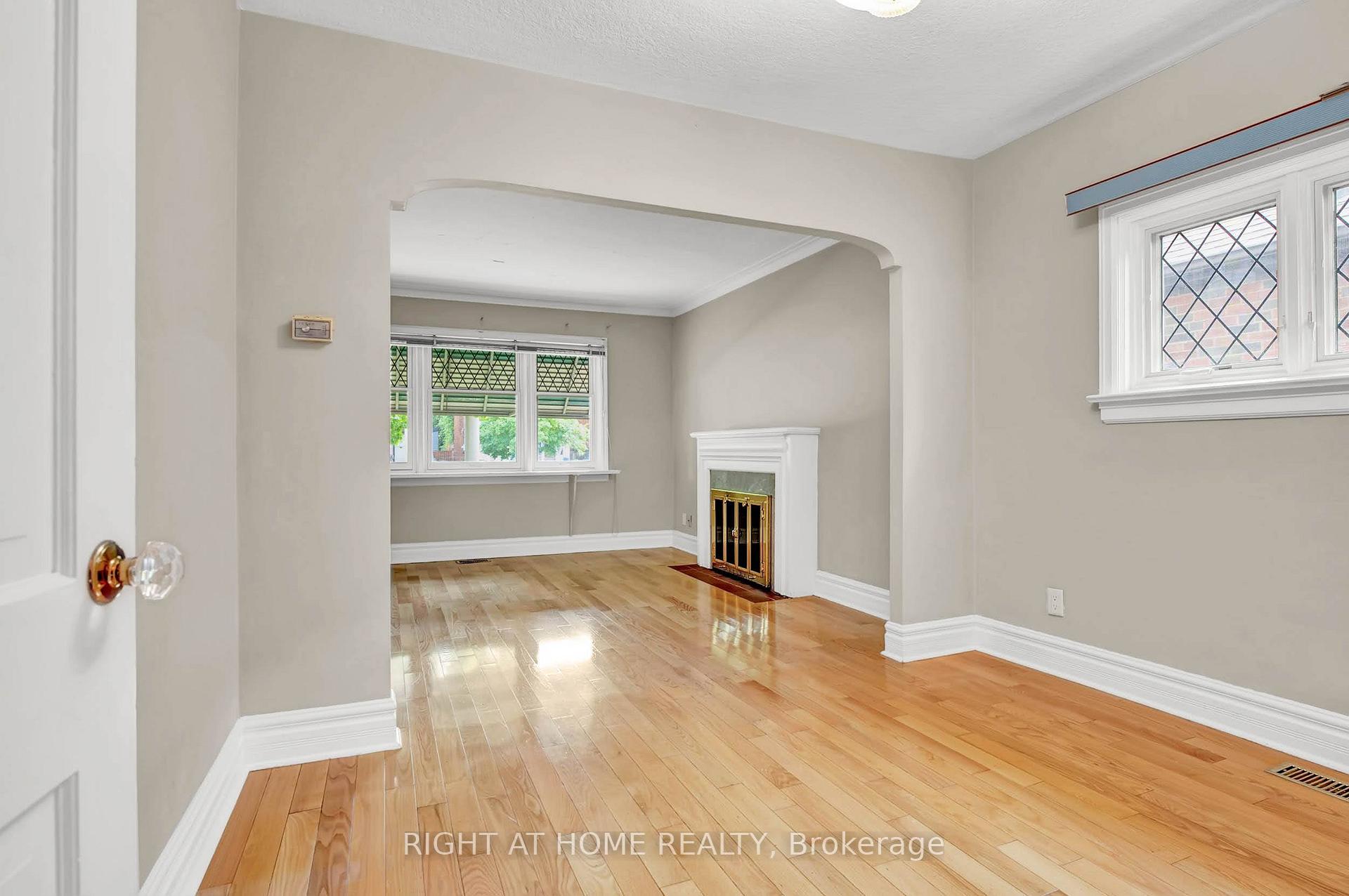 Photo 6 of 724 Eglinton Avenue E, Toronto, Leaside — HOMEH