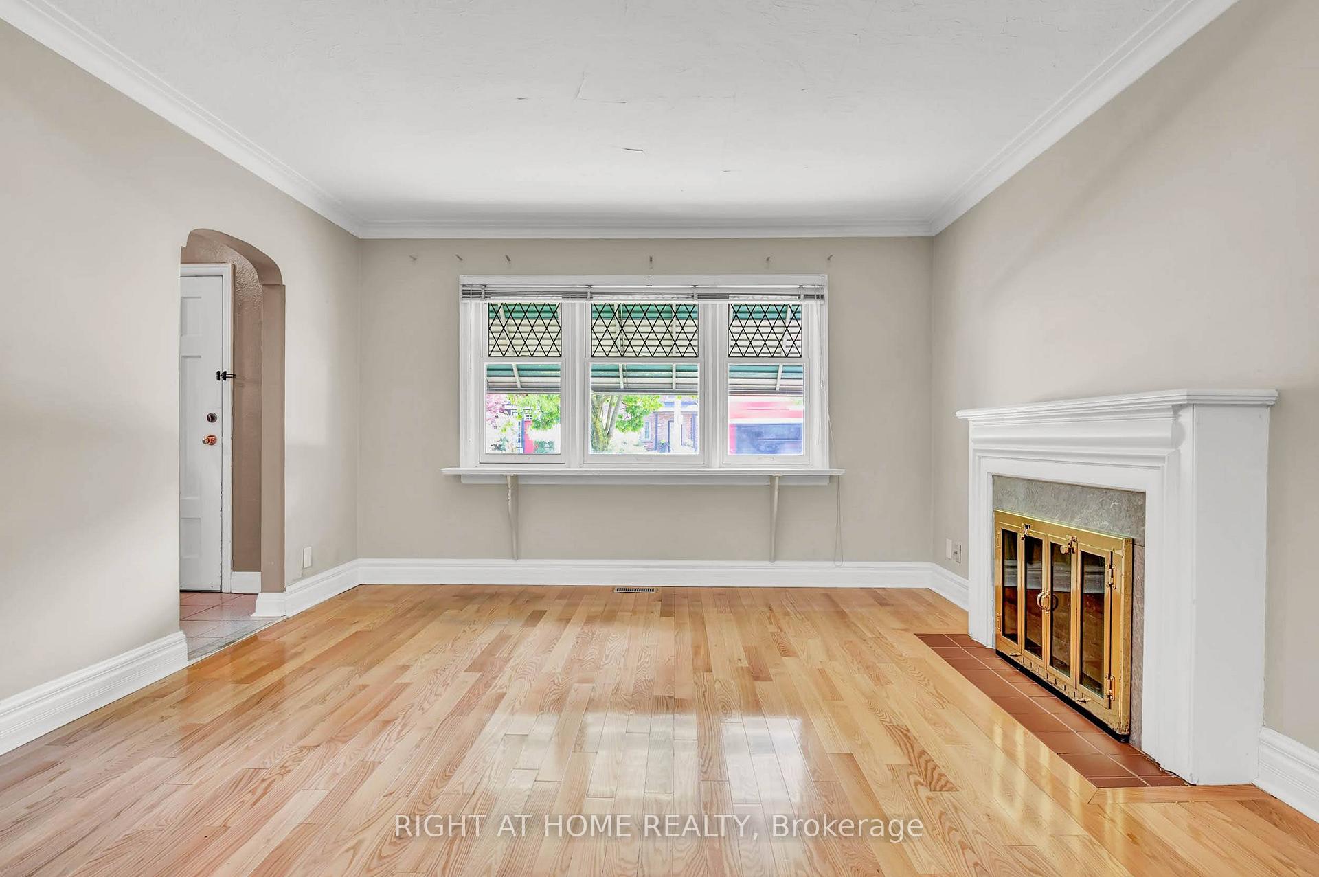 Photo 7 of 724 Eglinton Avenue E, Toronto, Leaside — HOMEH