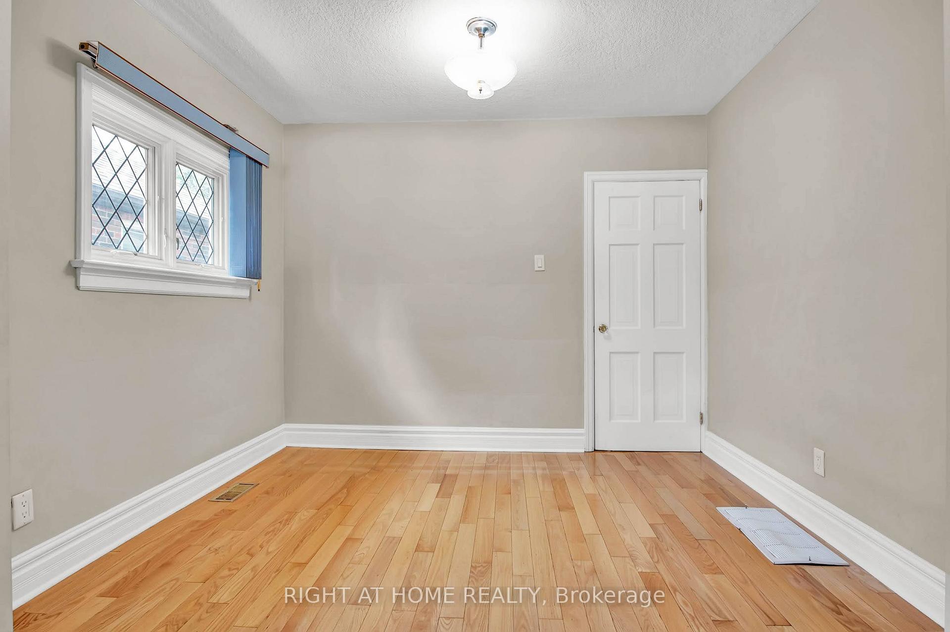 Photo 8 of 724 Eglinton Avenue E, Toronto, Leaside — HOMEH
