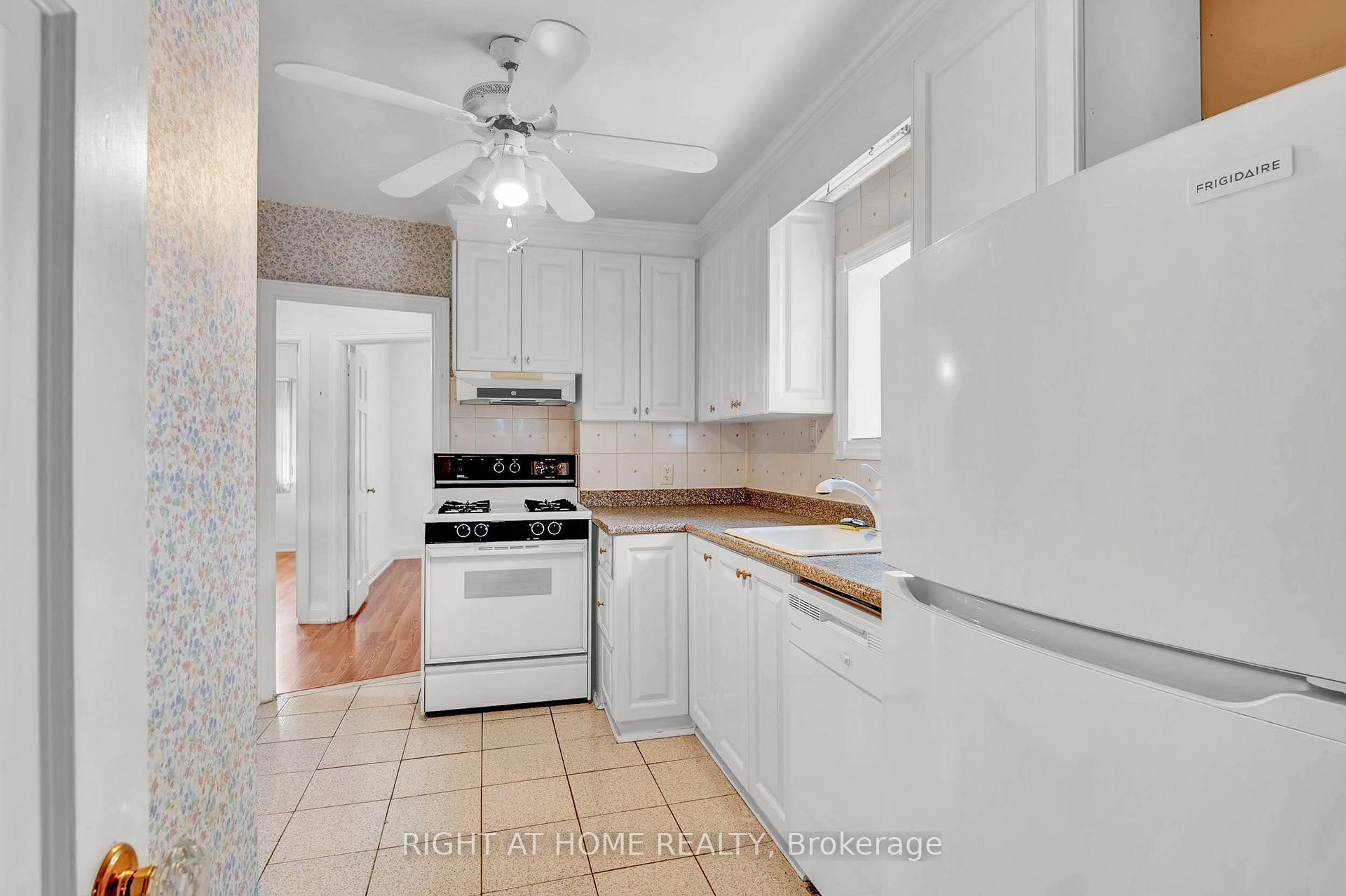 Photo 14 of 724 Eglinton Avenue E, Toronto, Leaside — HOMEH