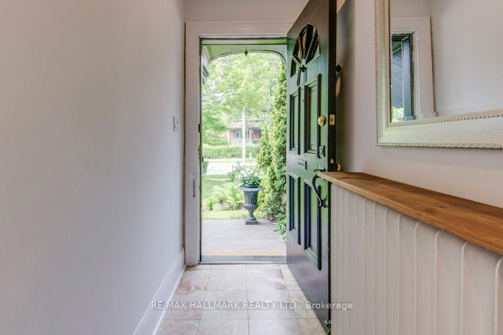 Photo 4 of 243 Sheldrake Boulevard, Toronto, Mount Pleasant East — HOMEH