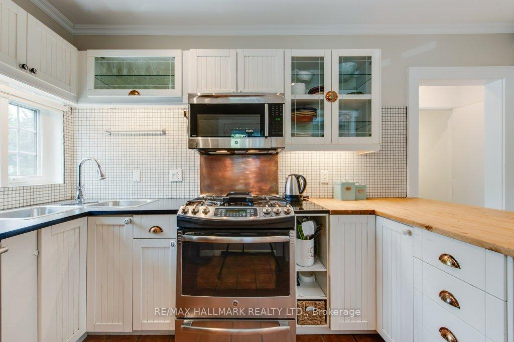Photo 16 of 243 Sheldrake Boulevard, Toronto, Mount Pleasant East — HOMEH