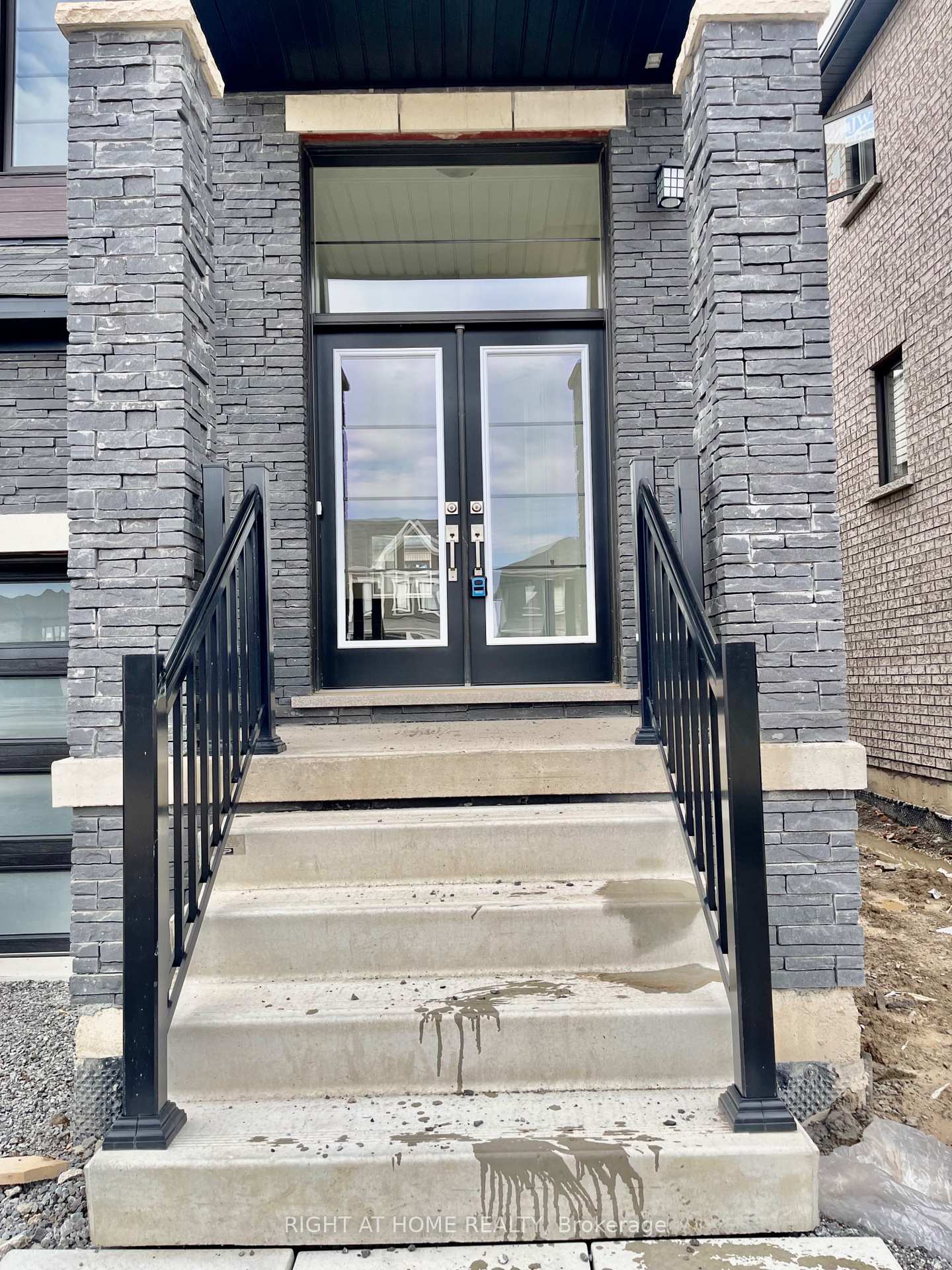 Photo 2 of 409 Barker Parkway, Thorold, Rolling Meadows — HOMEH
