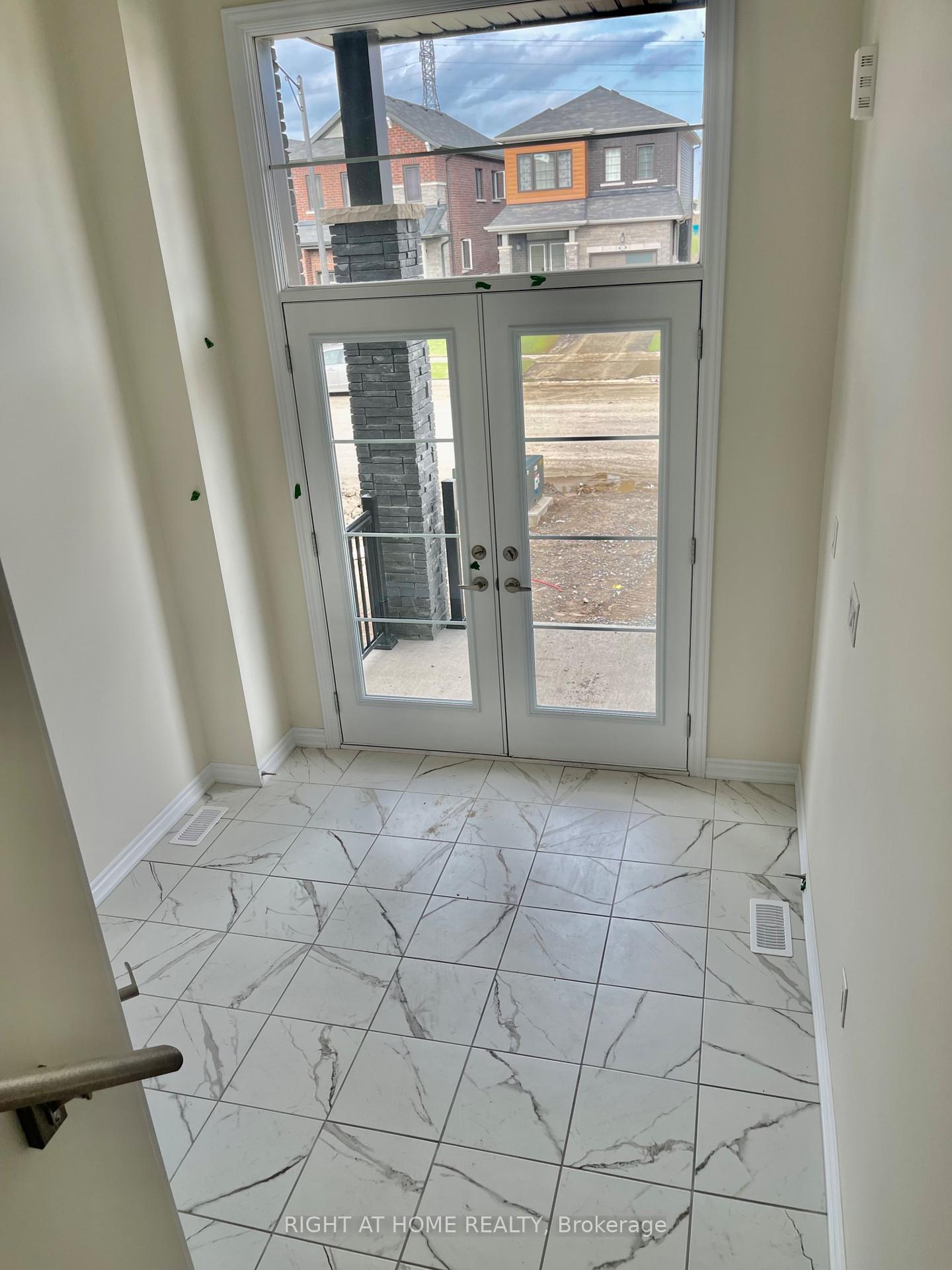 Photo 3 of 409 Barker Parkway, Thorold, Rolling Meadows — HOMEH