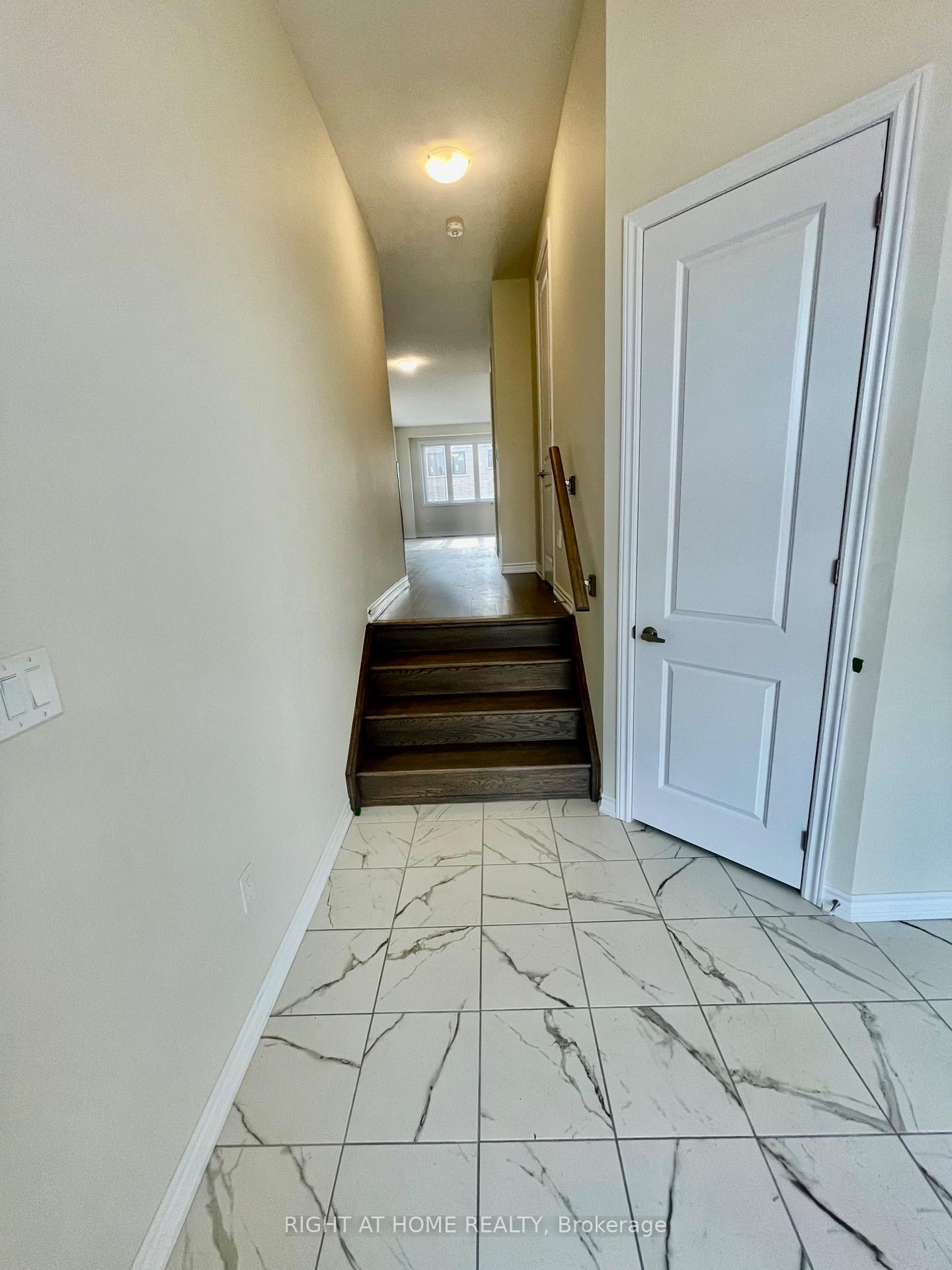Photo 4 of 409 Barker Parkway, Thorold, Rolling Meadows — HOMEH