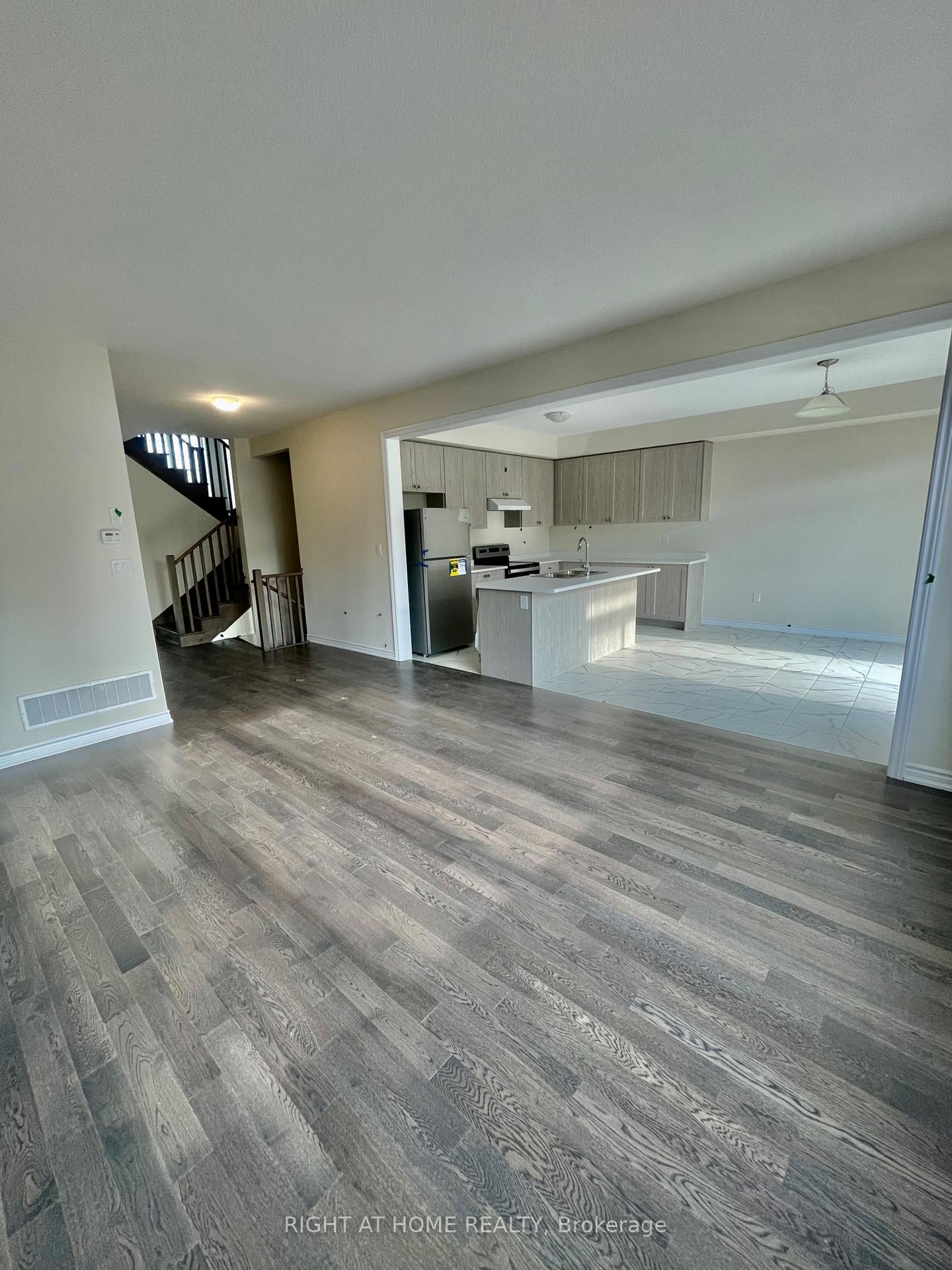 Photo 8 of 409 Barker Parkway, Thorold, Rolling Meadows — HOMEH