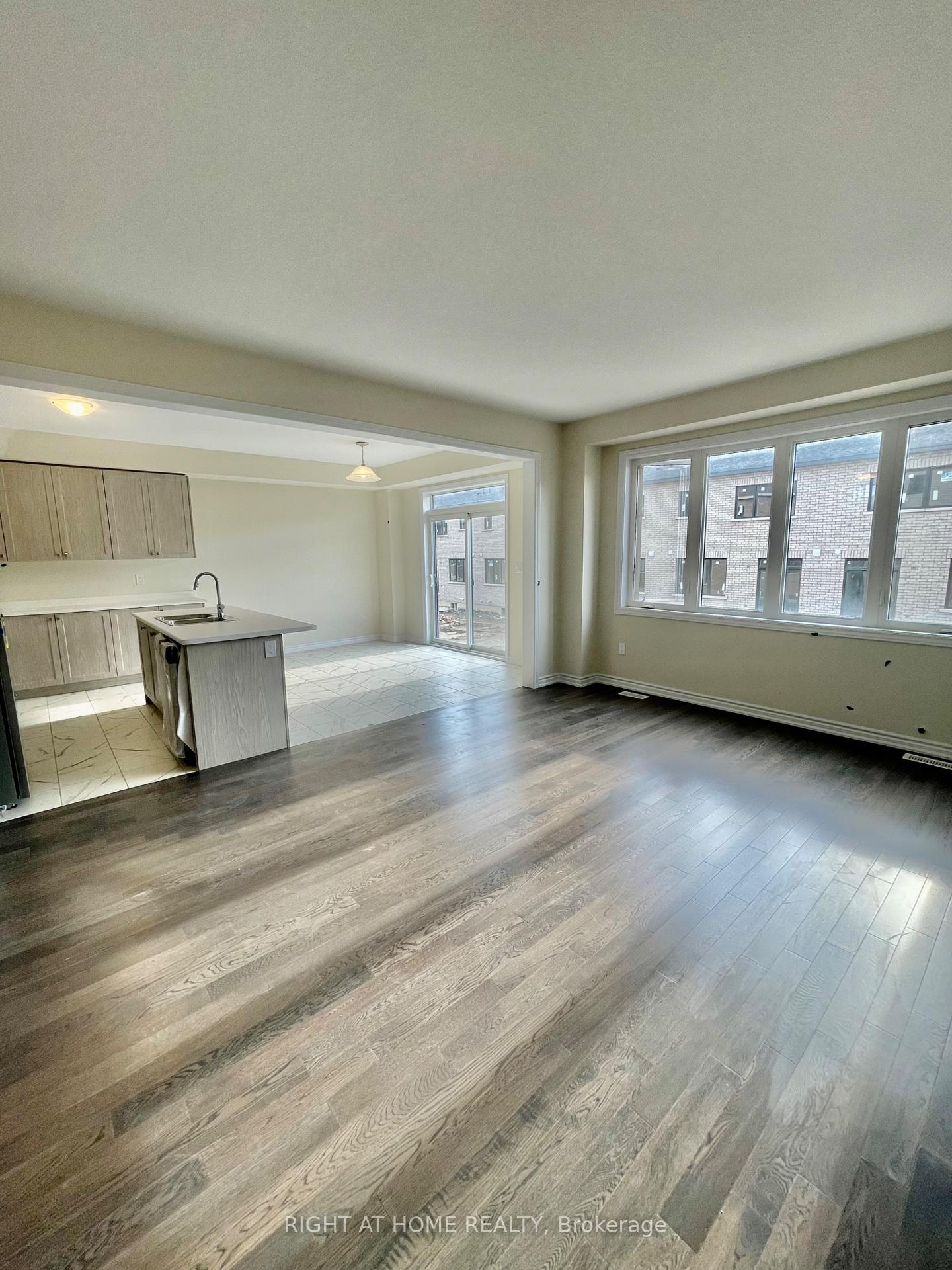 Photo 9 of 409 Barker Parkway, Thorold, Rolling Meadows — HOMEH