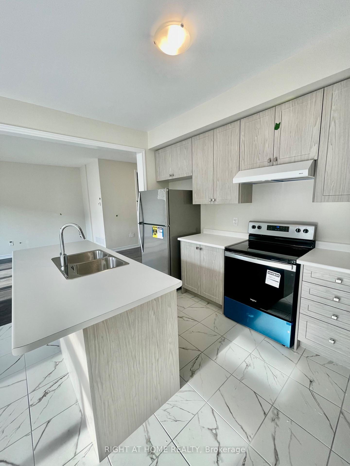 Photo 11 of 409 Barker Parkway, Thorold, Rolling Meadows — HOMEH