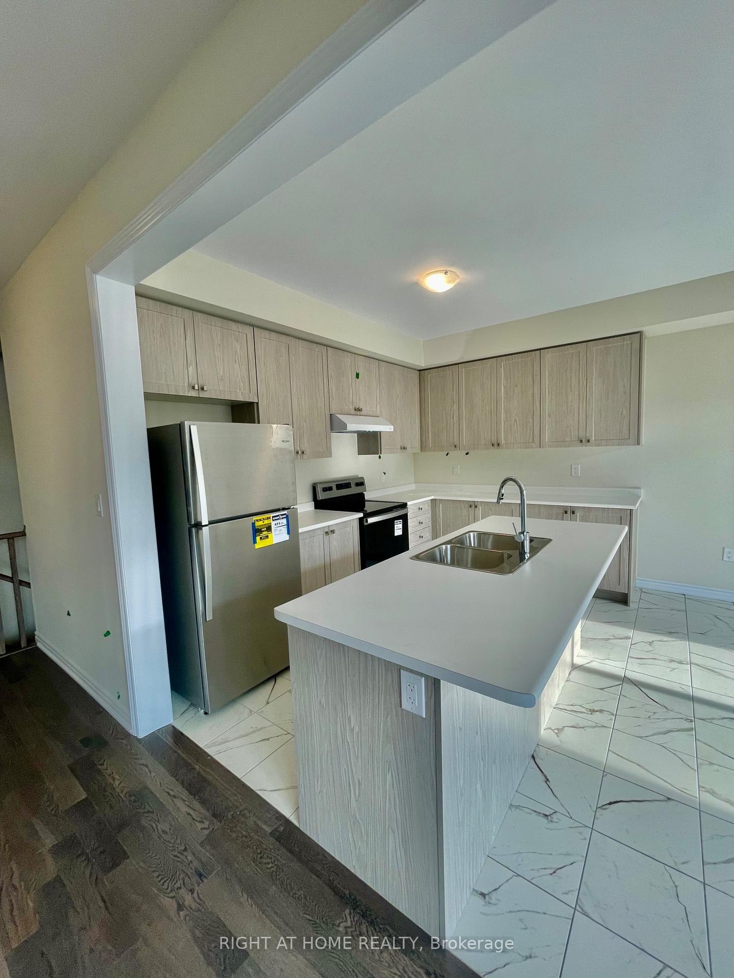 Photo 12 of 409 Barker Parkway, Thorold, Rolling Meadows — HOMEH